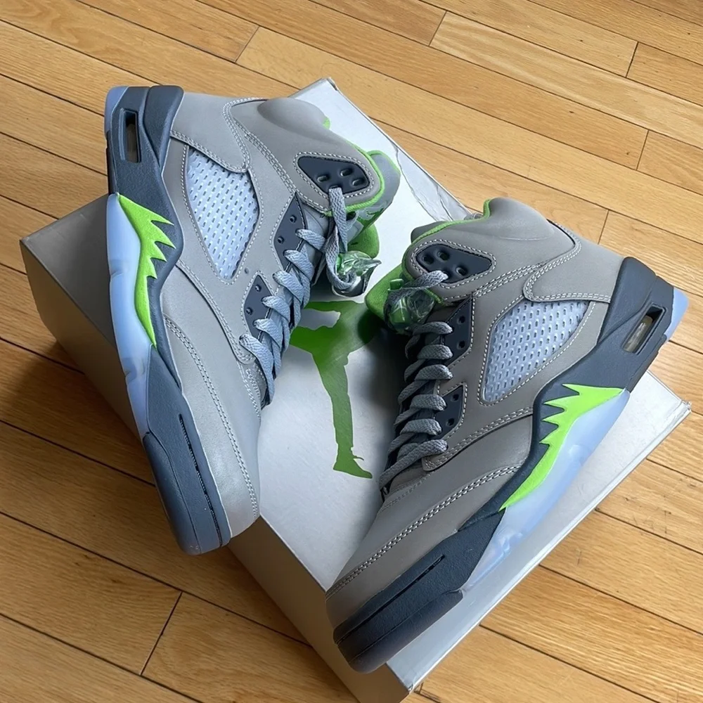 AUTHENTIC RARE  MENS JORDAN RETRO SILVER GREEN GREY SNEAKERS *NIB* SIZE 9.5